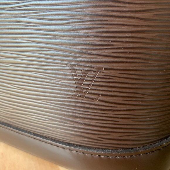 SALE! Auth LV Alma EPI brown handbag & wallet set! - Picture 6 of 16